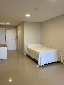 Katil atau katil-katil dalam bilik di Monoambiente a 400 metros de la playa