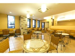 a restaurant with tables and chairs in a room at R&B HOTEL NAGOYA SAKAE HIGASHI - Vacation STAY 14023v in Nagoya