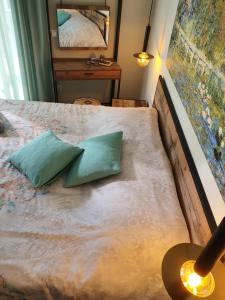 Postel nebo postele na pokoji v ubytování Stork House studio Nafplio