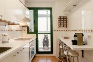 A kitchen or kitchenette at Apartamento Residencial Bajondillo