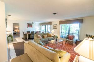 Family style beach resort condo on quiet west end A104