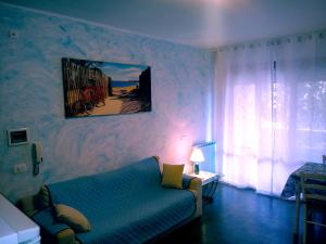 a living room with a couch and a window at Caletta Beach in Castiglioncello