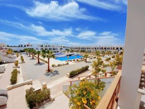 Blick auf den Pool im Resort in der Unterkunft Atelier Duplex in Sharm El Sheikh