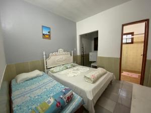 Een bed of bedden in een kamer bij Pousada Trevo Do Barbuda