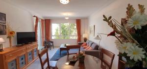A television and/or entertainment centre at Apartamento Auténtico Playa