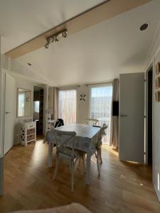 Fotografie z fotogalerie ubytování CHALET UP TO 5 PERSONS KNOKKE v destinaci Knokke-Heist