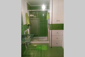 A bathroom at La casa de Aldán entre el mar y el bosque