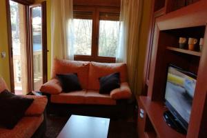 A seating area at La casa de Aldán entre el mar y el bosque
