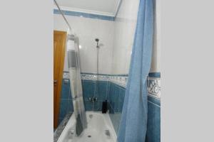 A bathroom at La casa de Aldán entre el mar y el bosque