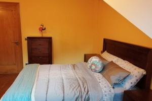 A bed or beds in a room at La casa de Aldán entre el mar y el bosque