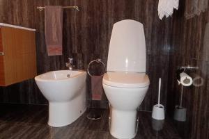 A bathroom at La casa de Aldán entre el mar y el bosque