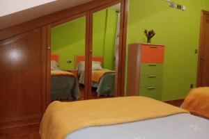 A bed or beds in a room at La casa de Aldán entre el mar y el bosque
