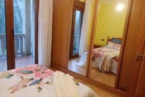 A bed or beds in a room at La casa de Aldán entre el mar y el bosque