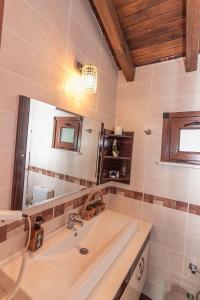 a bathroom with a sink and a large mirror at MyHomeSapanca in Sapanca