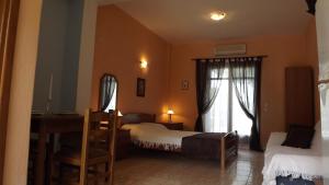 Postel nebo postele na pokoji v ubytování Pefka Studios & Apartments
