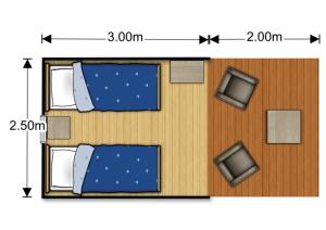 a floor plan of a room with two beds at Safaritent Mini Lodge in Kesteren