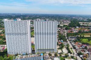 Ett flygfoto av Apartemen Gunung Putri Square by Sirooms