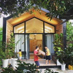 Imagen de la galería de Moon Garden Homestay - cozy cabin and natural pool in Tay Ninh, en Tây Ninh