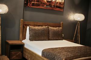 A bed or beds in a room at Zengin City Hotel