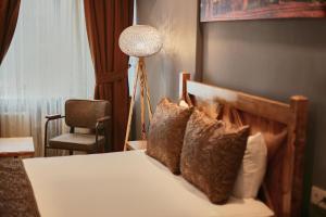 A bed or beds in a room at Zengin City Hotel