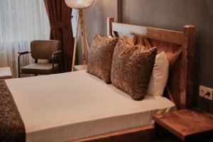 A bed or beds in a room at Zengin City Hotel
