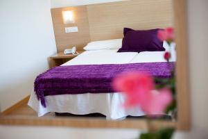 Łóżko lub łóżka w pokoju w obiekcie Hotel Brisa del Mar
