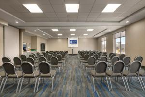 Gallery image of Holiday Inn Express Hotel & Suites Norfolk Airport, an IHG Hotel in Norfolk