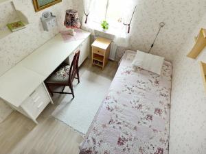 En eller flere senger på et rom på Three-Bedroom Holiday home in Tived