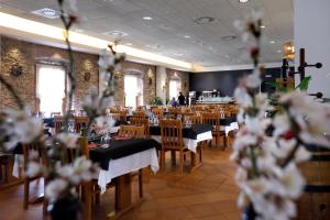 a dining room with tables and chairs and flowers at Monestir de Les Avellanes in Os de Balaguer