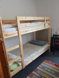 מיטה או מיטות קומותיים בחדר ב-Guesthouse La Rocca