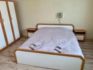 a bedroom with a bed with two towels on it at Sunny House Madjare Guest House in Madzhare