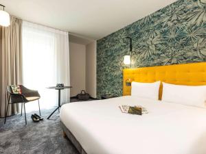 Postel nebo postele na pokoji v ubytování ibis Styles Puteaux Paris La Defense