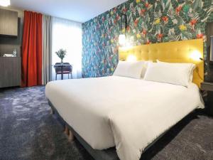 Postel nebo postele na pokoji v ubytování ibis Styles Puteaux Paris La Defense