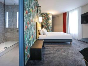 Postel nebo postele na pokoji v ubytování ibis Styles Puteaux Paris La Defense