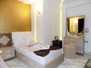 a bedroom with a large bed and a mirror at City Hotel in Cairo