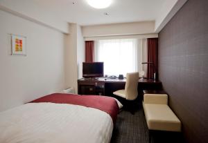 En eller flere senge i et værelse på Daiwa Roynet Hotel Shin-Yokohama