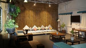 Posezení v ubytování HOSHTEL99 - PRIME - Stay, Cowork & Connect