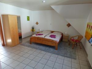 a bedroom with a bed in a attic at Ferienwohnung am Stadtpark in Xanten