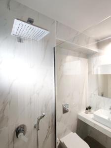 Koupelna v ubytování Aelia Seaside Luxury Suites
