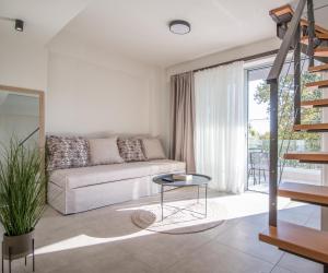 Posezení v ubytování Aelia Seaside Luxury Suites