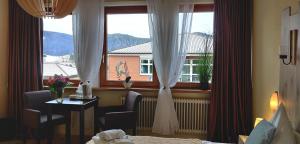 Nespecifikovaný výhled na hory nebo výhled na hory při pohledu z hotelu