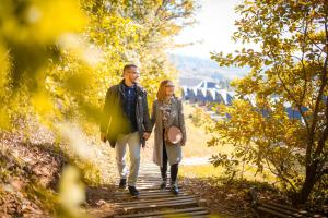 a man and woman walking down a path with a frisbee at Etno Naselje Vrdnička kula in Vrdnik