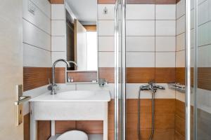 a bathroom with a sink and a shower at Alisahni studios in Nikiana +3 photos