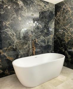 Et badeværelse på Casaceccu : suite Casa Vespa + 11 billeder