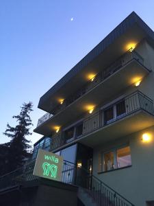 Budynek, w którym mieści się apartament