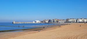a group of people on a beach near the water at Westbrook Lodge Guest House in Margate