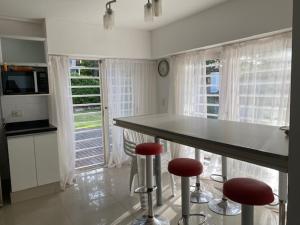 Galeriebild der Unterkunft Casa Jilguero para 8 personas Pinamar in Pinamar