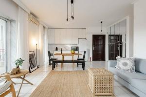 Χώρος καθιστικού στο 3BR Suite 300mts from the Beach +20 φωτογραφίες