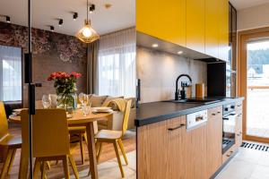 Kuchyňa alebo kuchynka v ubytovaní Białka Residence Ski - EUFORIA + 4 fotografie