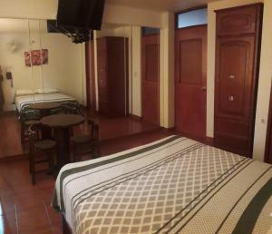 Ένα ή περισσότερα κρεβάτια σε δωμάτιο στο Hostal Sueños